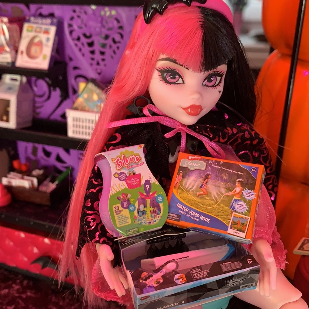 OVER 30 DOLL SIZED TOYS DECORATIONS!!